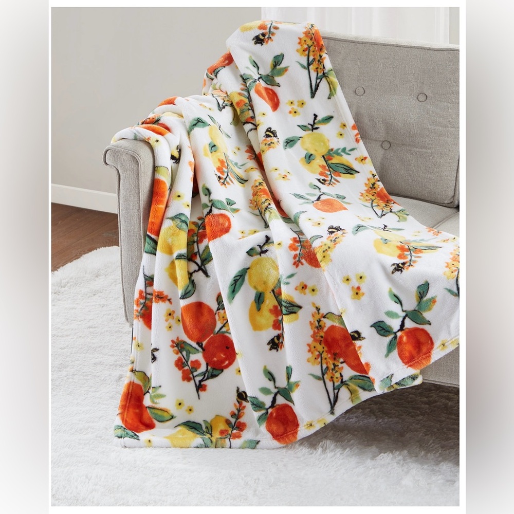 NEW Cozy Plush Printed Throw, 50" x 70" CITRUS 🍊 print